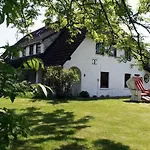 Landhaus-sutje-duenenglueck Apartamento *